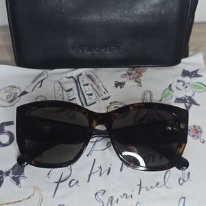Chanel butterfly sunglasses with clear handles Leather case and cleaning cloth